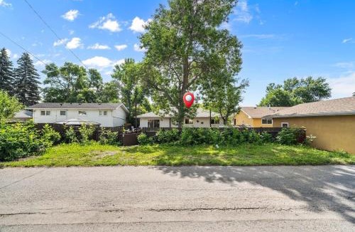 Southeast Calgary House | Very Central& Fully Renovated - Near Zoo& Downtown