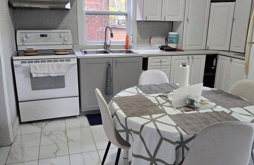 Cote-Saint-Paul Apartment | VERY LARGE, COMFORTABLE 4-BEDROOM APARTMENT CLOSE TO THE METRO