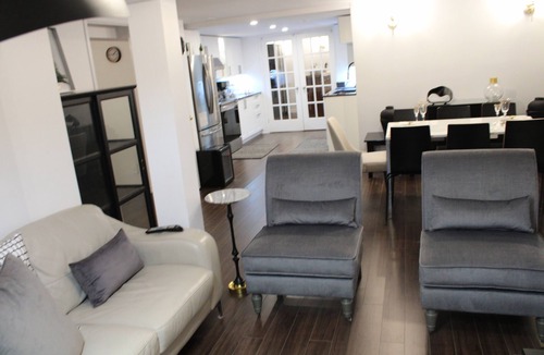 Downtown Gatineau Apartment | Very spacious 3 bedroom apartment located in luxury home in Gatineau