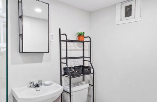 Parc Molson Apartment | Very well located apartment. Ideal for a long s