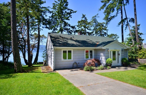 North Saanich House | Victoria Area Deep Cove Ocean Front 5 Bedroom Private Vacation Home