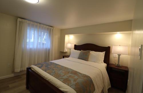 Gorge -Tillicum Area House | Victoria Gorge Waterway Vacation Home