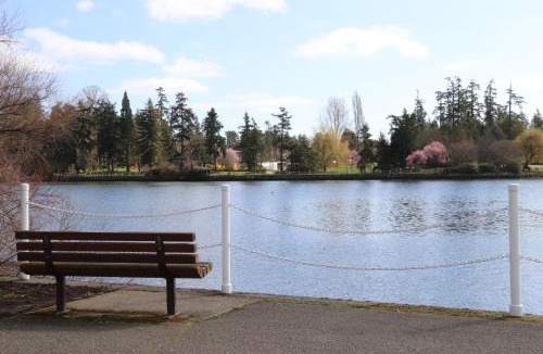 Gorge -Tillicum Area House | Victoria Gorge Waterway Vacation Home