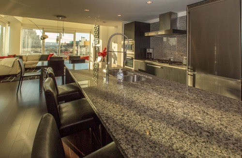 Inner Harbour Condo | Victoria's Falls-Large, Luxurious Suite with Olympic and Harbour Views, Seasonal Pool and AC