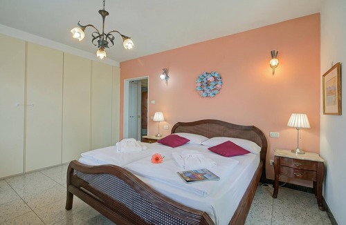 Torbole sul Garda Hotel | Vida Boa Queen Room 5min to Lake, Torbole sul Garda, Italy