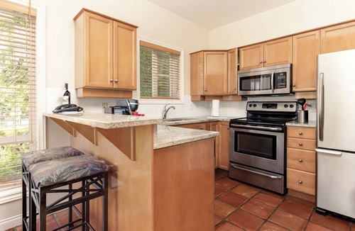 South Pandosy Apartment | Villa's At Eldorado Resort