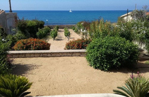 Marina di Modica Villa | Villa Sara, a veranda facing the sea (with air conditioning and pellet stove).
