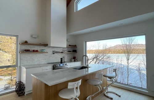 Eastman Ski Chalet | Villa Serrana : Our lakeside chalet, where tranquility meets breathtaking views
