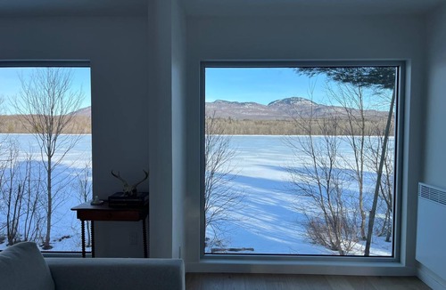 Eastman Ski Chalet | Villa Serrana : Our lakeside chalet, where tranquility meets breathtaking views