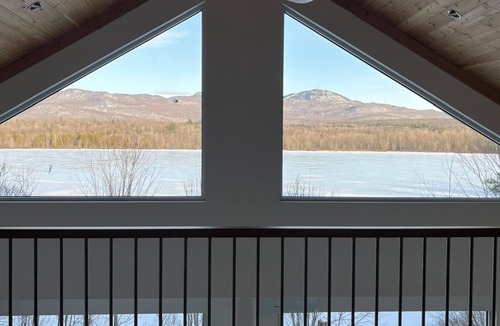 Eastman Ski Chalet | Villa Serrana : Our lakeside chalet, where tranquility meets breathtaking views