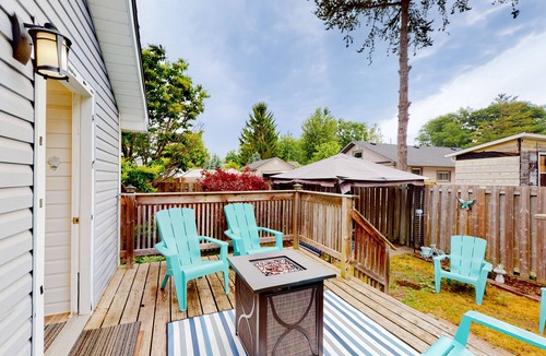 Crystal Beach Cottage | Vintage cottage with private yard, firepit, grill, renovated interior, & W/D