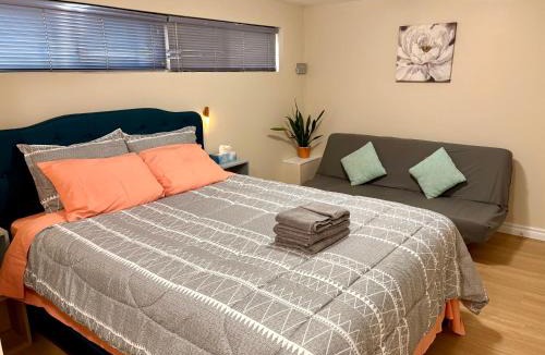 Bathurst Manor House | Vita House near Downsview and Yorkdale Shopping Center