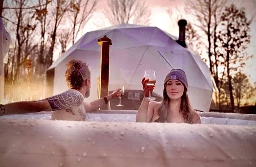 Mauricie Ski Chalet | Vue du Jacuzzi~du lit King~un Luxe Sauvage Unique