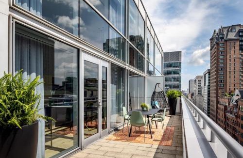 International District Hotel | W Montreal