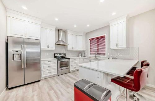 Southeast Calgary Villa | Walden Mount Luxury Villa - Entire 3-Bedroom Home