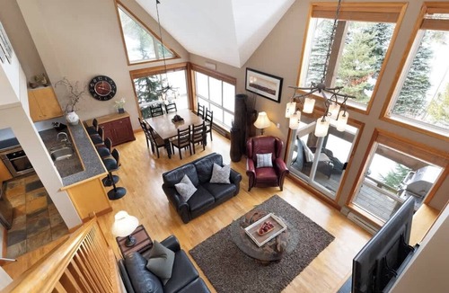 Blackcomb House | Walk or Shuttle to Skiing, Secure Parking