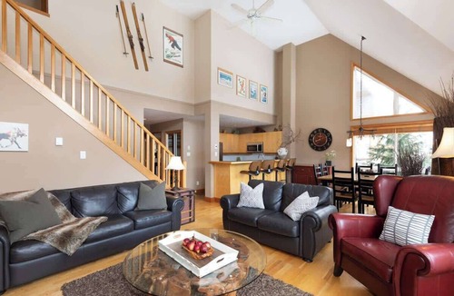 Blackcomb House | Walk or Shuttle to Skiing, Secure Parking