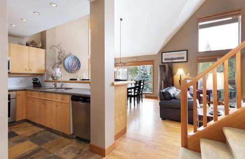 Blackcomb House | Walk or Shuttle to Skiing, Secure Parking