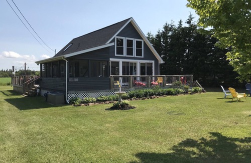 Lakeside Cottage | Walk to Lakeside Beach and Crowbush Cove Golf What More Could You Want?