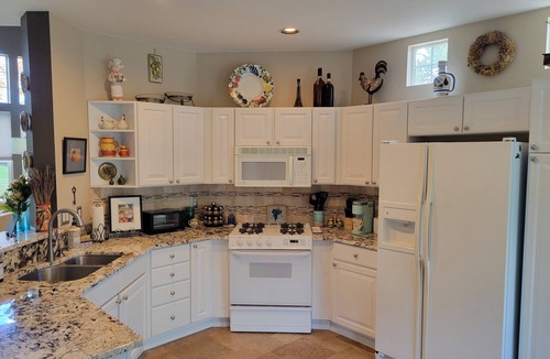 Southern Crossing House | Walk To Old Mill District - Spacious Well-Appointed Town Home/Private Courtyard