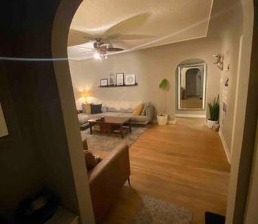 South Central House | Walk to the beaches and the restaurants downtown!