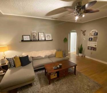 South Central House | Walk to the beaches and the restaurants downtown!