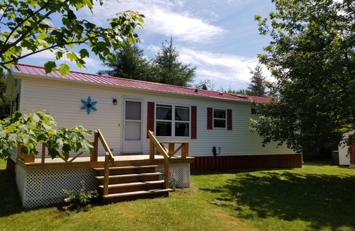 Maximeville Cottage | Walking distance to beach, licensed, very clean, safe & secluded