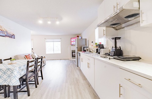 Hidden Valley Apartment | [Walkout Basement Suite] Spacious and Cozy, 2 Bedroom 4 Bed