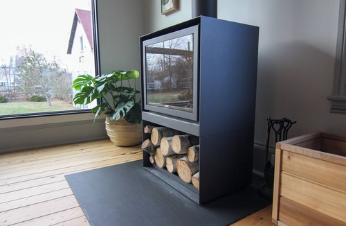 Consecon House | Walnut Manor: 3-bedroom house in fantastic Prince Edward with WiFi, AC