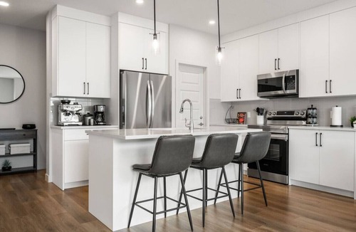Cochrane Apartment | Wanderer`s Haven | Private Nordic Spa | Game Room