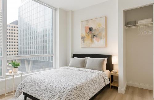 Coal Harbour Apartment | Warm and Welcoming 2-Bedroom Home in a Prime Location