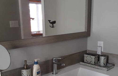 Pointe Claire House | Warm,cozy Lake house