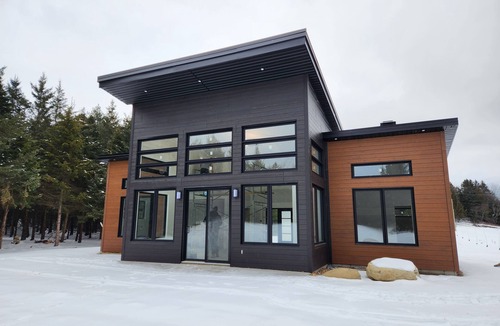 Weedon Ski Chalet | Warm, luxurious chalet with spa/massage chair