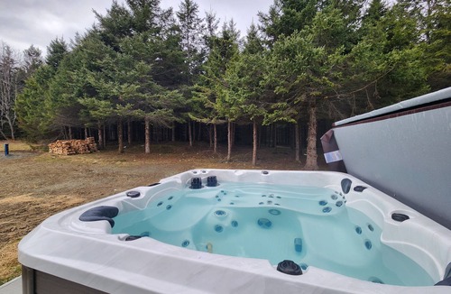 Weedon Ski Chalet | Warm, luxurious chalet with spa/massage chair