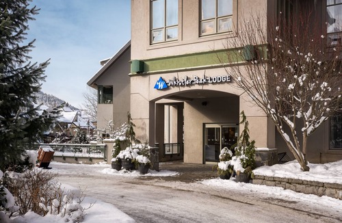 Whistler Village Apartment | Warm studio near the lifts with jetted tub & gym