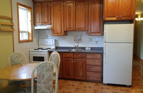 Wasaga Beach Cottage | Wasaga Beach Area 2 - Unit #2- mins walk Beach 1