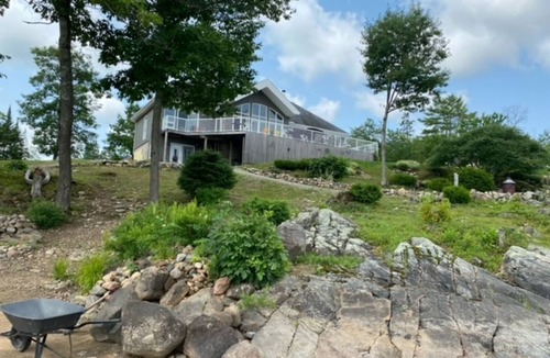 Deep River House | Water and Beach Front Property 4 season on Ottawa River with Private Boat Launch