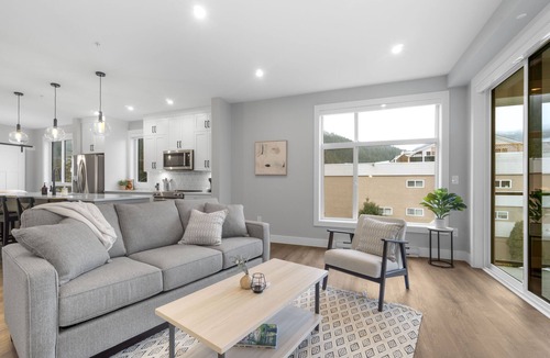 Harrison Hot Springs Condo | Water View - Brand New Harrison 2BR + Den