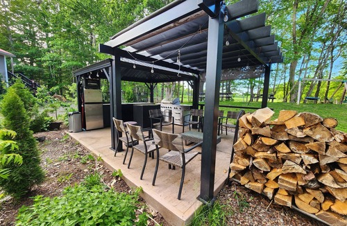 Lunenburg County House | Waterfont close to town and walking trails with country feel