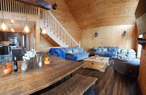 Notre-Dame-de-Pontmain Cottage | Waterfront Family Cottage!