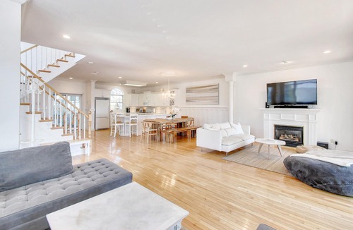 Crystal Beach House | WATERFRONT Beach House Just Steps From Private Side of Crystal Beach