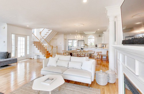 Crystal Beach House | WATERFRONT Beach House Just Steps From Private Side of Crystal Beach