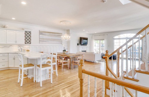 Crystal Beach House | WATERFRONT Beach House Just Steps From Private Side of Crystal Beach