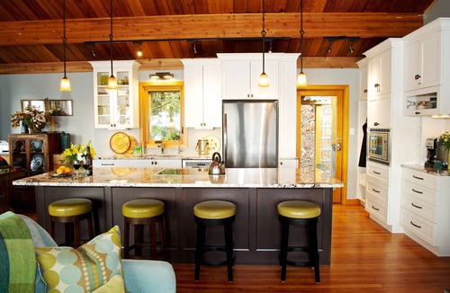 Bowen Island Cottage | Waterfront~Beach~Panoramic Sea Views~New Kitchen~Lrg Sunny Seaside decks~BBQ