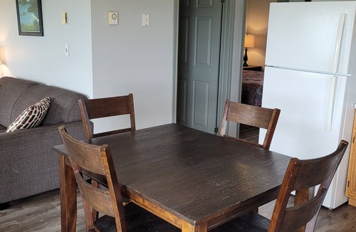 Richibucto House | Waterfront & Beach Retreat with beach-community Pool and Hot Tub