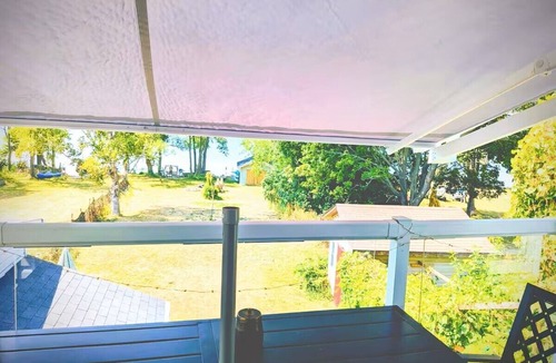 Carrying Place Apartment | Waterfront Comfy Guesthouse, Prince Edward County