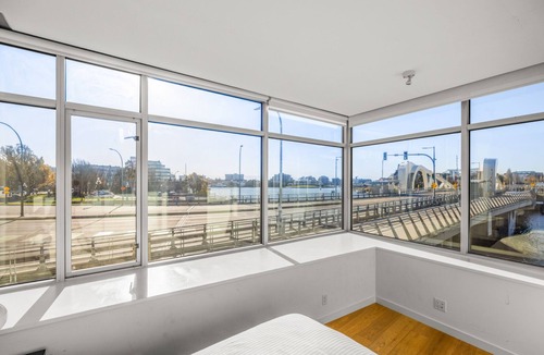 Inner Harbour Condo | Waterfront Condo in the best location! Free Parking