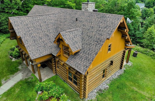 Fiddler Lake Resort Ski Chalet | Waterfront - corpo friendly, huge log chalet