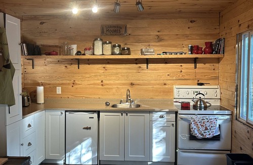 Unorganized Centre Parry Sound Cottage | Waterfront Cottage for Rent in Parry Sound Region n