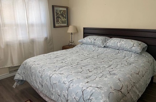 Valentia House | Waterfront Cottage on Lake Scugog by Kawartha Lakes, Little Britain